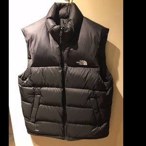 Men’s medium north face vest